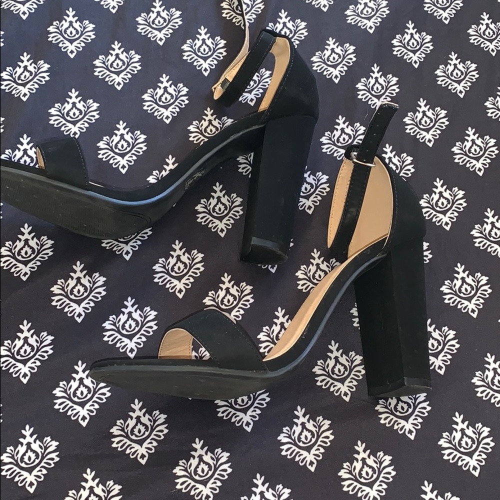 Heels - Picture 3 of 3